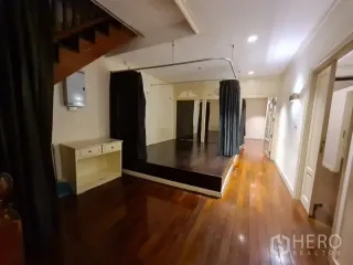 For rent retail Space in Watthana, Bangkok