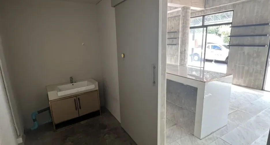 For rent retail Space in Watthana, Bangkok