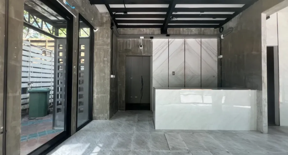 For rent retail Space in Watthana, Bangkok