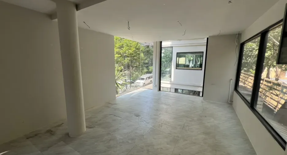 For rent retail Space in Watthana, Bangkok