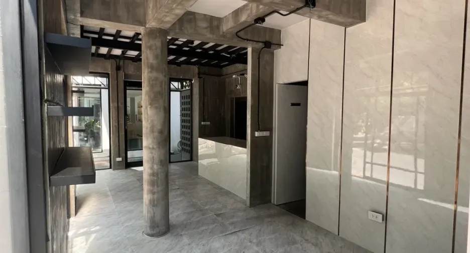 For rent retail Space in Watthana, Bangkok