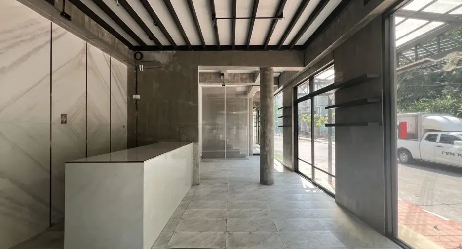 For rent retail Space in Watthana, Bangkok