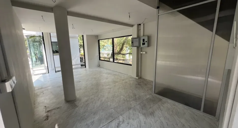 For rent retail Space in Watthana, Bangkok