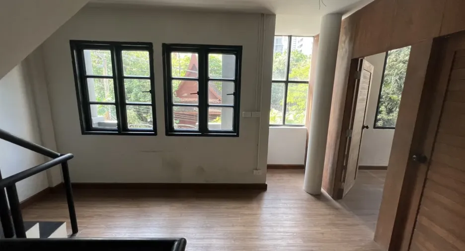 For rent retail Space in Watthana, Bangkok