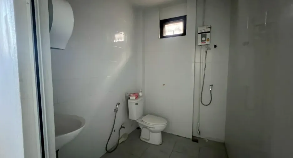 For rent retail Space in Huai Khwang, Bangkok