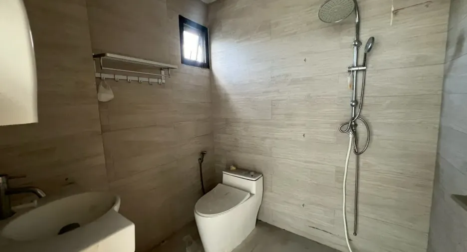 For rent retail Space in Huai Khwang, Bangkok