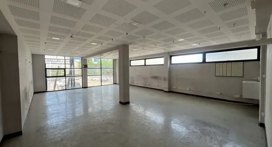For rent retail Space in Huai Khwang, Bangkok