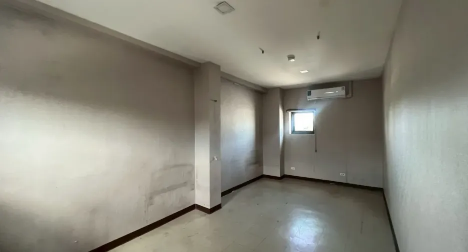 For rent retail Space in Huai Khwang, Bangkok