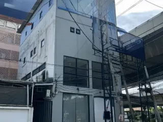 For rent retail Space in Huai Khwang, Bangkok