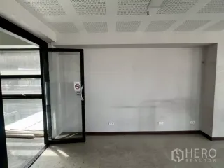 For rent retail Space in Huai Khwang, Bangkok