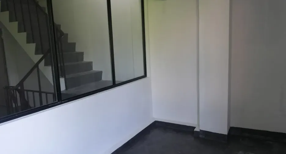For rent そして for sale retail Space in Suan Luang, Bangkok