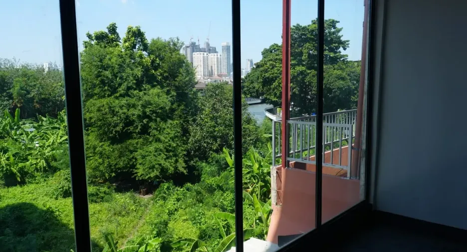 For rent そして for sale retail Space in Suan Luang, Bangkok