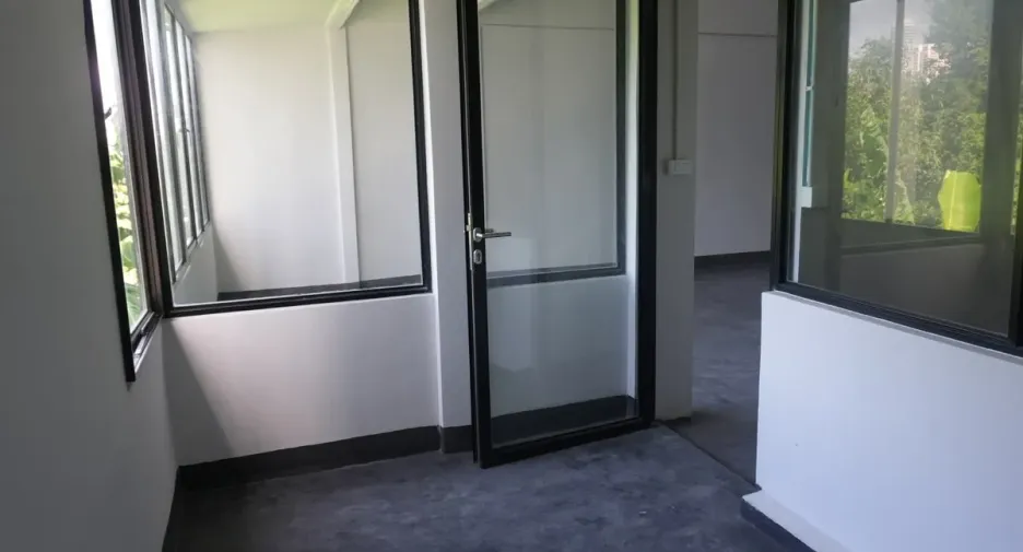 For rent そして for sale retail Space in Suan Luang, Bangkok