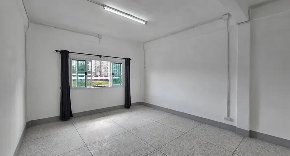 For rent 2 bedrooms retail Space in Bang Na, Bangkok