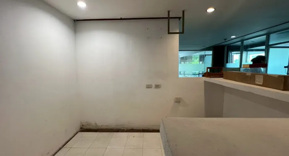 For rent 10 ベッドルーム retail Space in Sathon, Bangkok