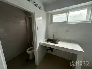 Gewerbefläche zur Miete in Khlong Toei, Bangkok