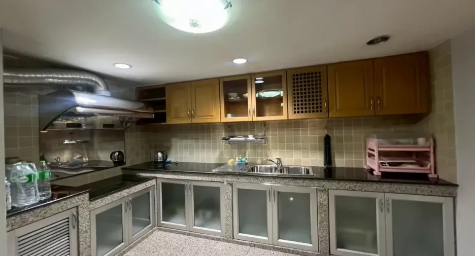 For rent retail Space in Bang Rak, Bangkok