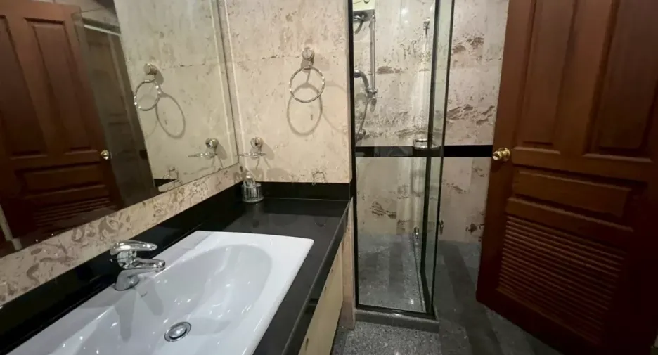 For rent retail Space in Bang Rak, Bangkok