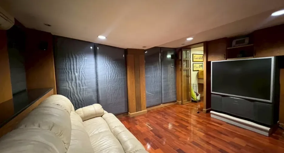For rent retail Space in Bang Rak, Bangkok
