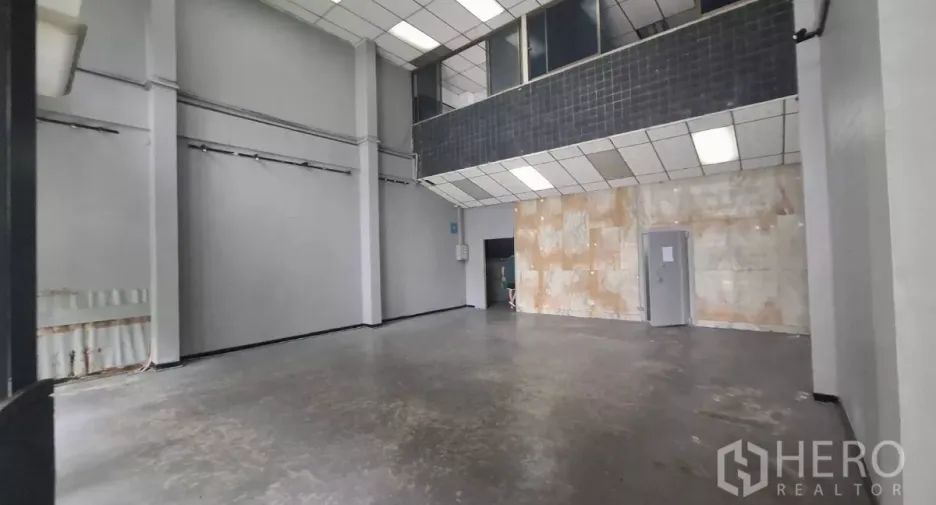 For rent retail Space in Watthana, Bangkok