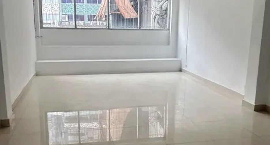 For rent and for sale 4 bedrooms retail Space in Huai Khwang, Bangkok