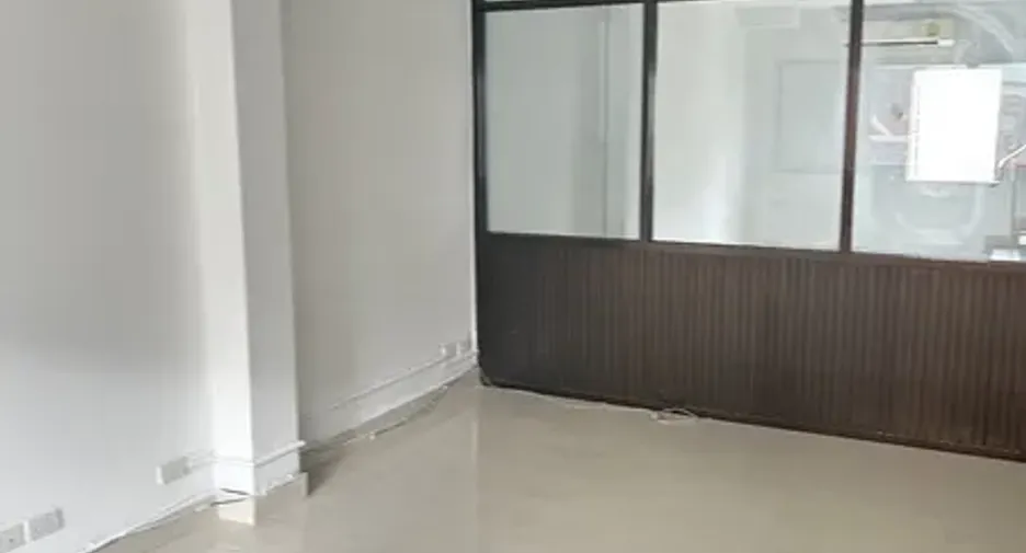 For rent and for sale 4 bedrooms retail Space in Huai Khwang, Bangkok