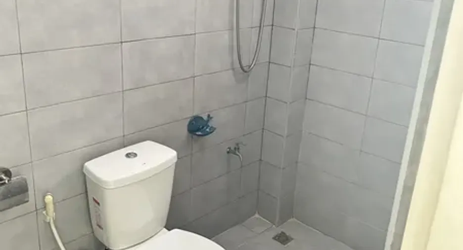 For rent and for sale 4 bedrooms retail Space in Huai Khwang, Bangkok