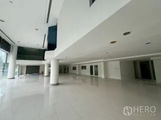 For rent retail Space in Khlong Toei, Bangkok