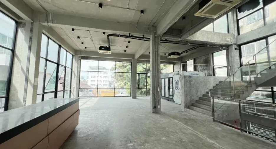 For rent retail Space in Din Daeng, Bangkok