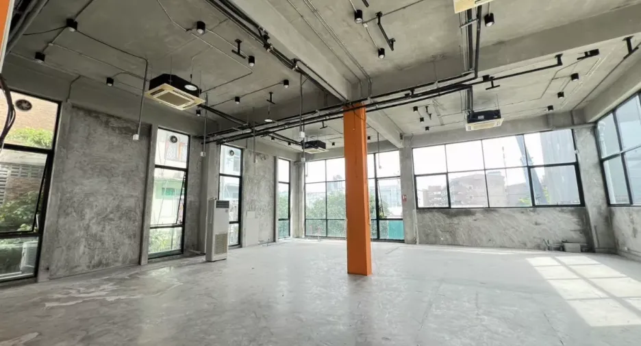 For rent retail Space in Din Daeng, Bangkok