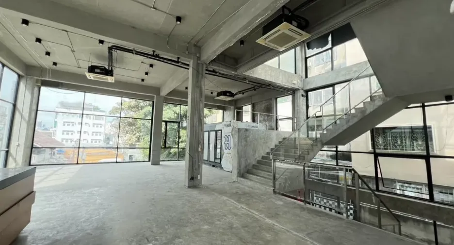For rent retail Space in Din Daeng, Bangkok