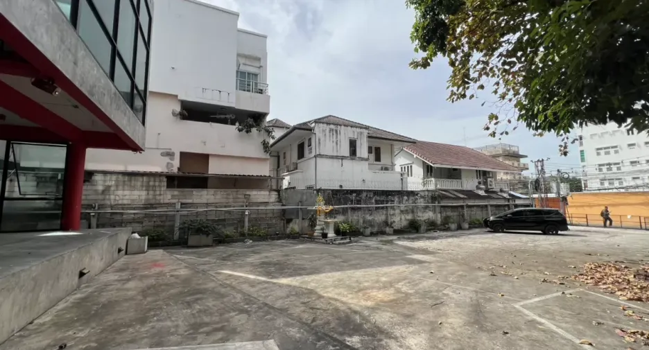 For rent retail Space in Din Daeng, Bangkok