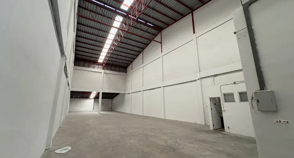 For rent warehouse in Phra Samut Chedi, Samut Prakan