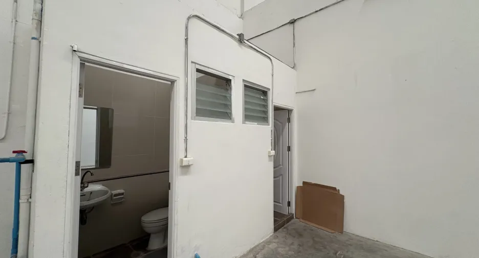 For rent warehouse in Phra Samut Chedi, Samut Prakan