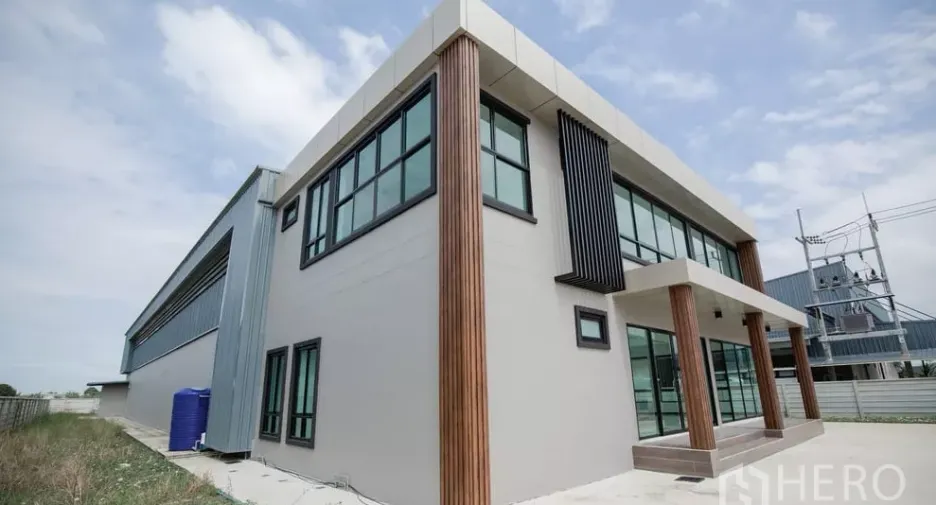 For rent そして for sale warehouse in Bang Len, Nakhon Pathom