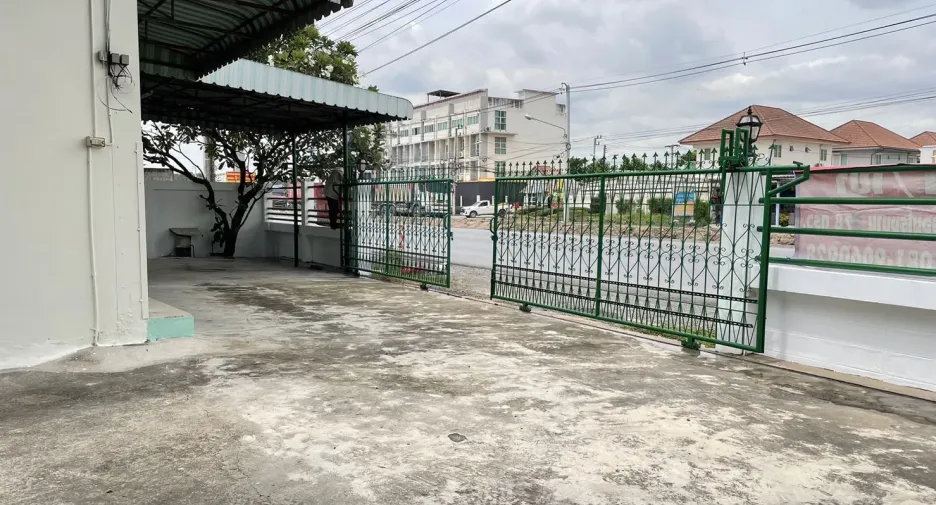 Almacén en alquiler y en venta en Lam Luk Ka, Pathum Thani