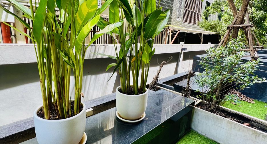 For sale 1 bed condo in Khlong Toei, Bangkok