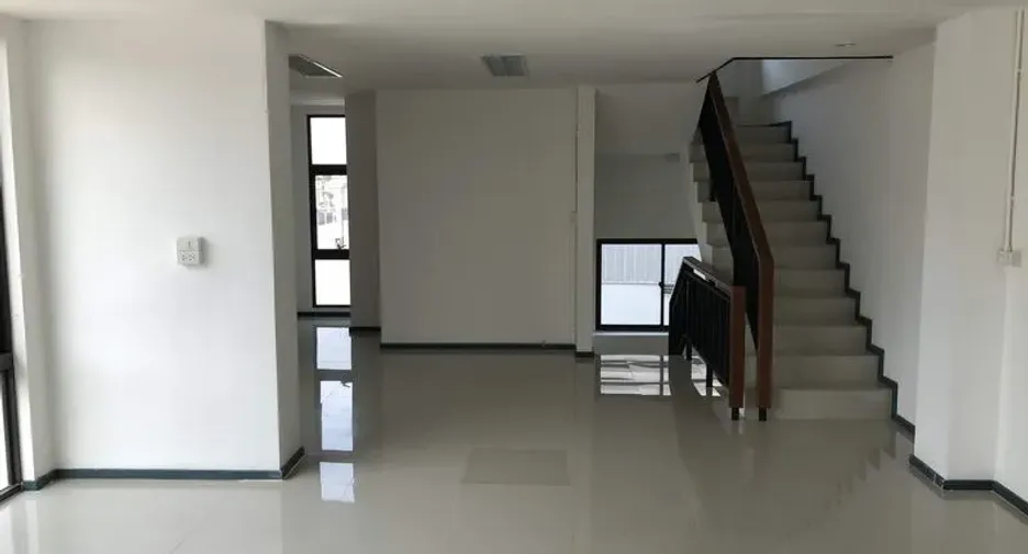 For rent and for sale warehouse in Lam Luk Ka, Pathum Thani