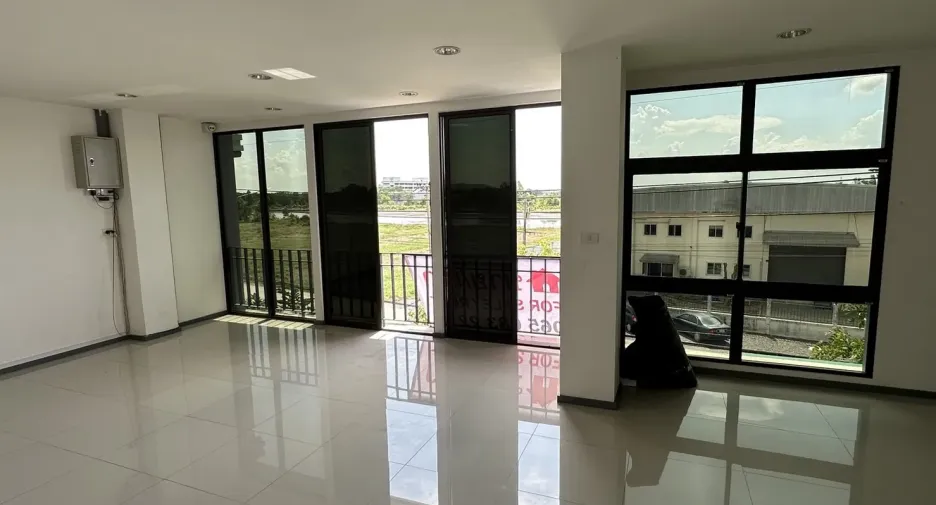 For rent and for sale warehouse in Lam Luk Ka, Pathum Thani