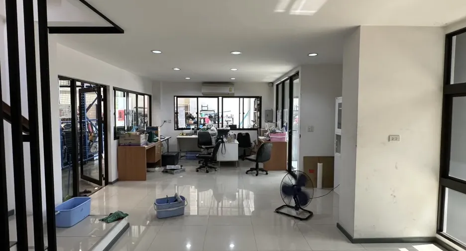 For rent and for sale warehouse in Lam Luk Ka, Pathum Thani