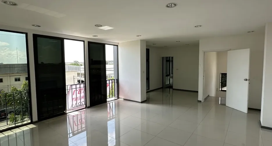 For rent and for sale warehouse in Lam Luk Ka, Pathum Thani