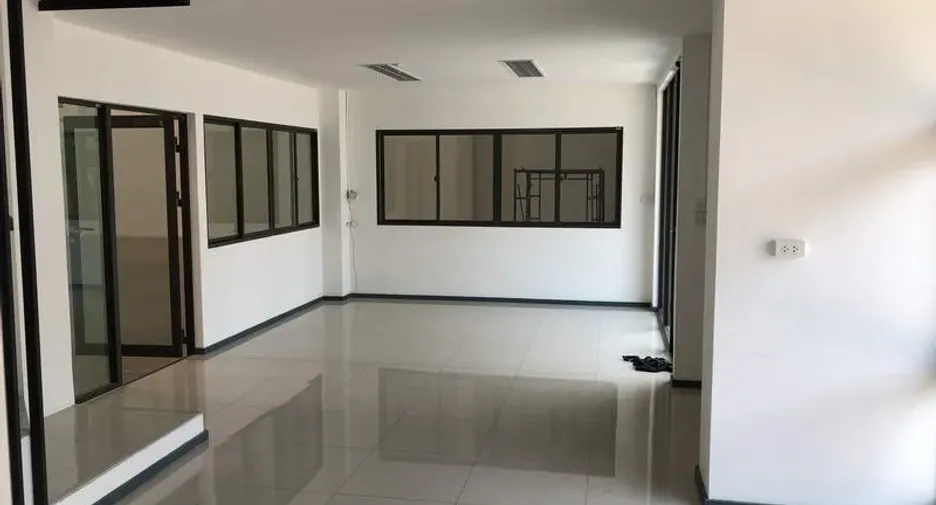 For rent and for sale warehouse in Lam Luk Ka, Pathum Thani