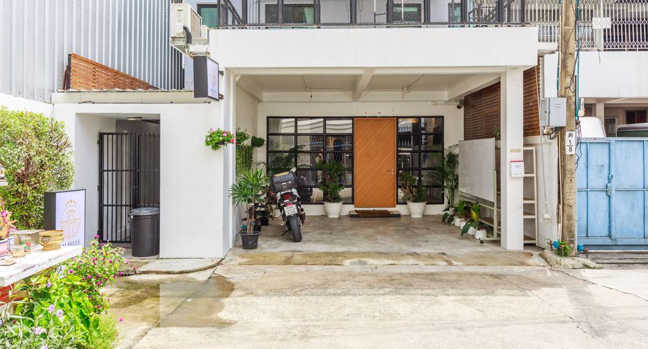 Hotel zum Kauf mit 10 Zimmer in Sathon, Bangkok