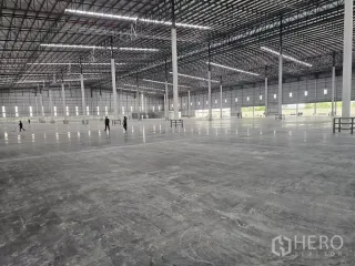 Almacén en alquiler en Si Racha, Chonburi