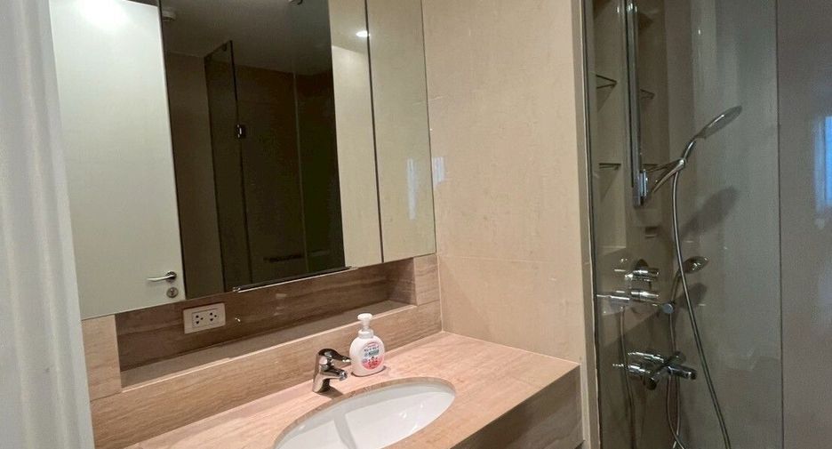For rent 3 bedrooms condo in Pathum Wan, Bangkok