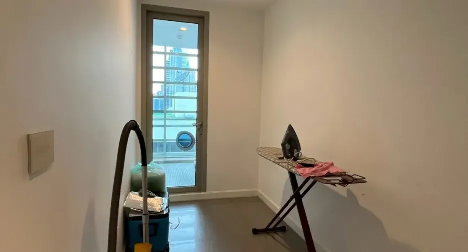 For rent 3 bedrooms condo in Pathum Wan, Bangkok