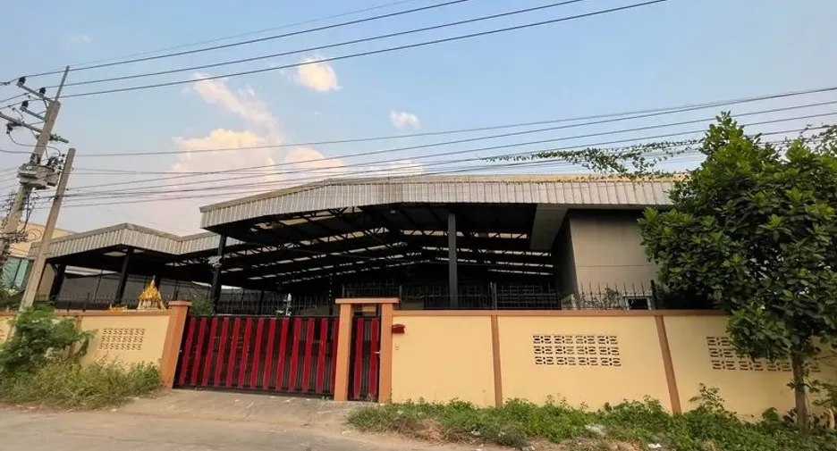 À louer entrepôt à Lat Lum Kaeo, Pathum Thani
