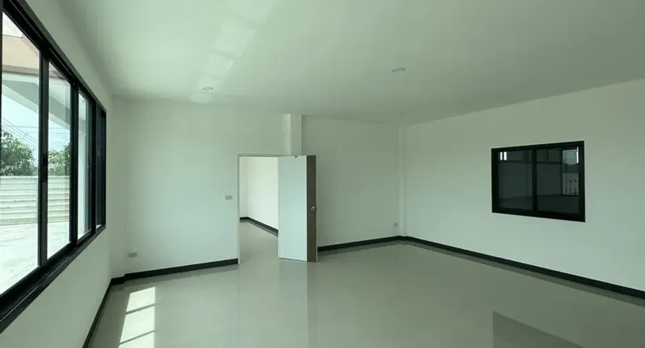 For rent and for sale warehouse in Sai Noi, Nonthaburi