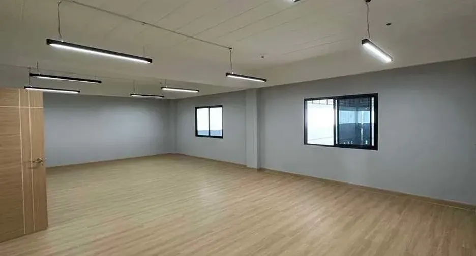 For sale warehouse in Khlong Luang, Pathum Thani