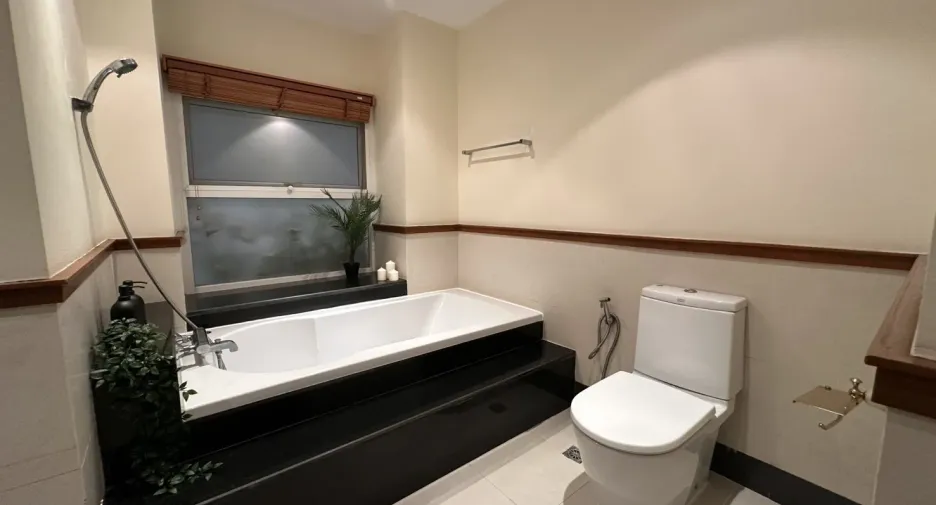 For rent 3 bedrooms condo in Sathon, Bangkok